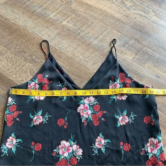 Express Floral Top Black Red Pink Feminine V Neck Medium - Picture 7 of 9